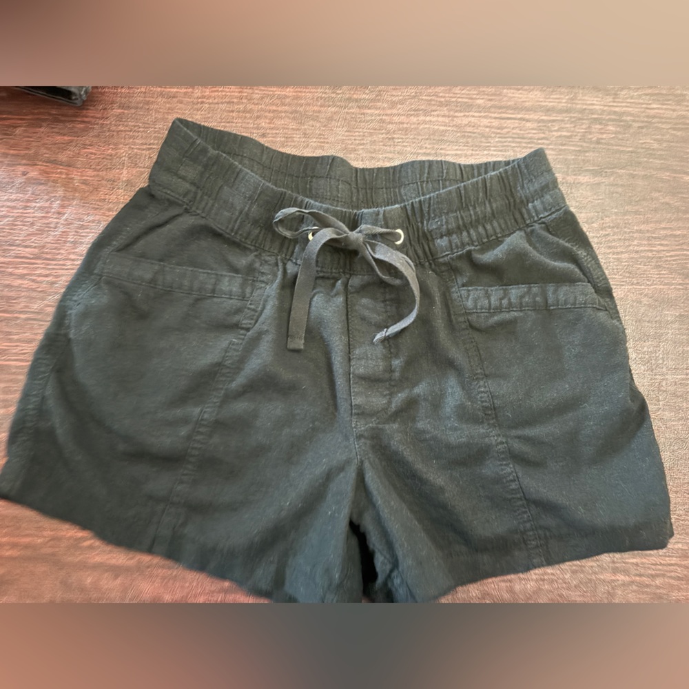 Women’s size XS black GAP shorts